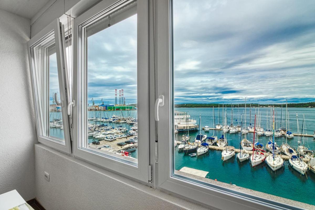 Apartment Marina With Sea View Pula Ngoại thất bức ảnh
