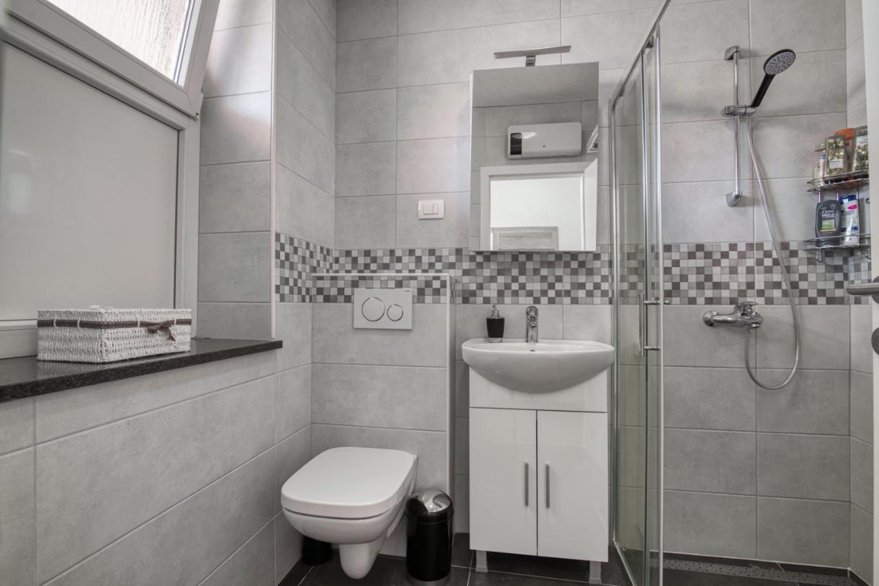 Apartment Marina With Sea View Pula Ngoại thất bức ảnh