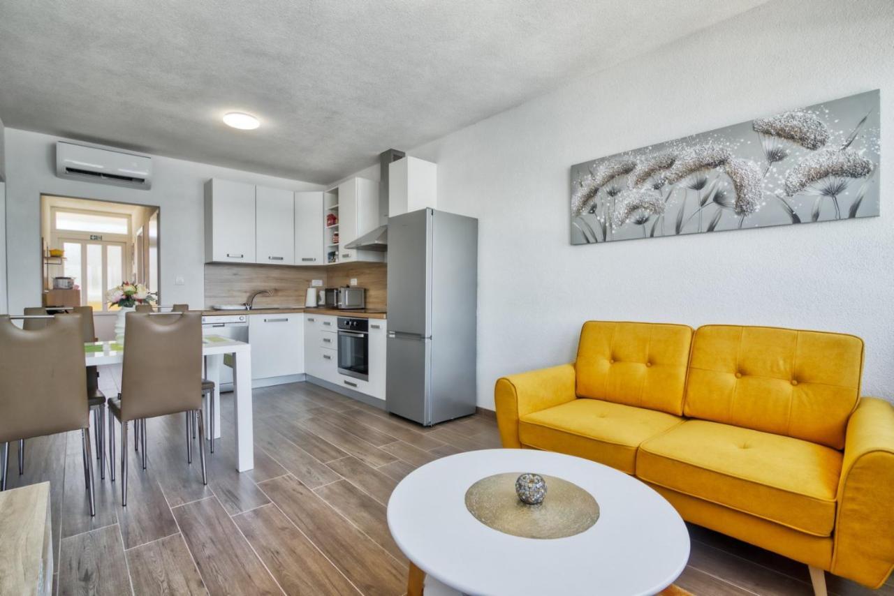 Apartment Marina With Sea View Pula Ngoại thất bức ảnh